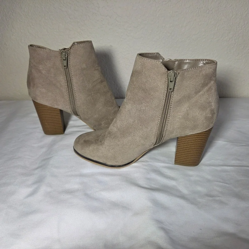 Womens Taupe Faux Suede Ankle Boots Block Heel Side Zip Booties Size 8.5 Med